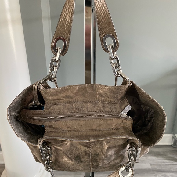 COPY - MICHAEL KORS GOLD METALLIC HANDBAG - Picture 3 of 6